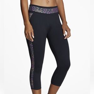 Fabletics Style 393136 Camacan Capri Size L Black Multicolor Cropped Legging🖤🩷